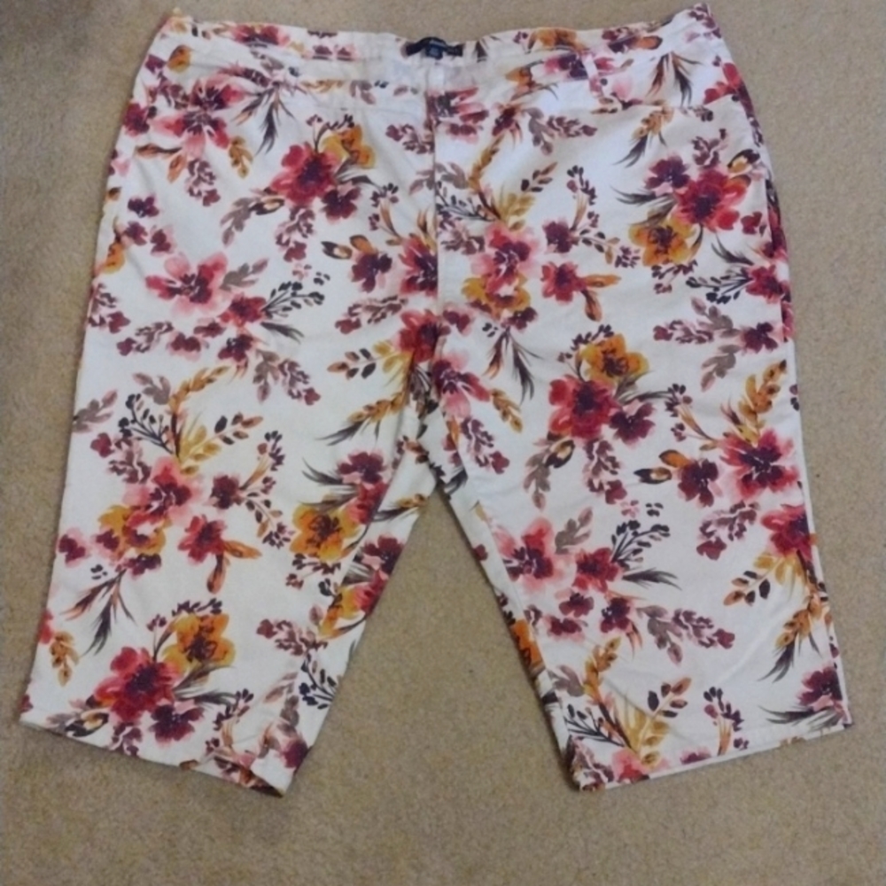 30W Denim 24/7 floral cropped capri pants